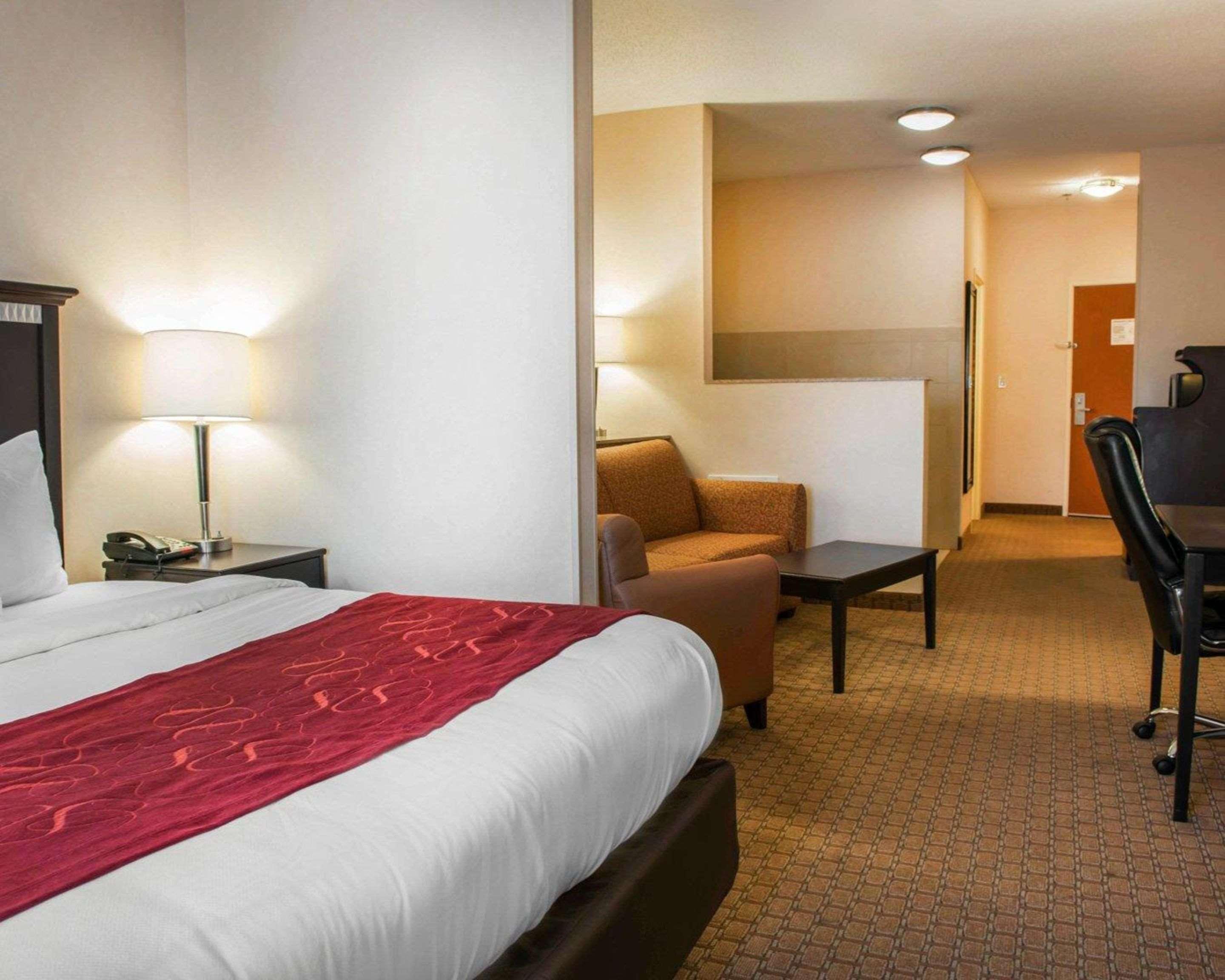 Comfort Suites Southport Exterior photo